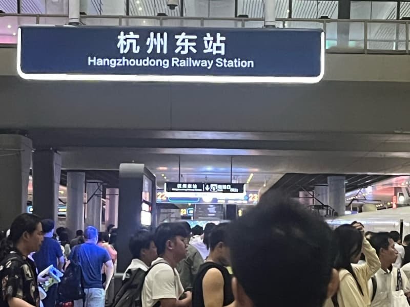 Hangzhou day trip from Shanghai Shanghai Hangzhou train day trip boarding at Hongqiao station