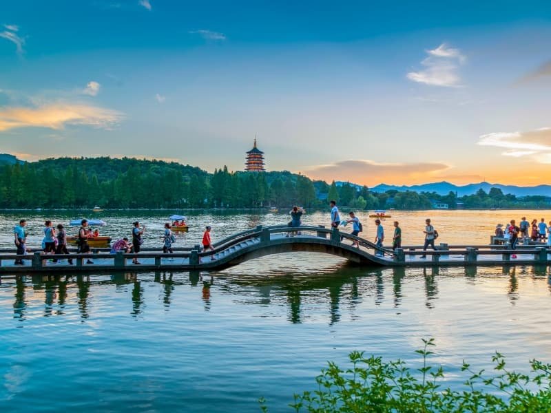 Hangzhou Travel Guide 2 Hangzhou travel guide West Lake arched bridge scenery in Hangzhou
