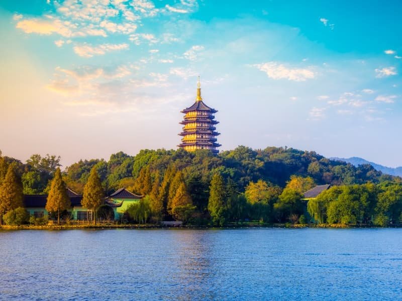 Hangzhou Travel Guide 3 Hangzhou travel guide :West Lake view with Leifeng Pagoda in the background