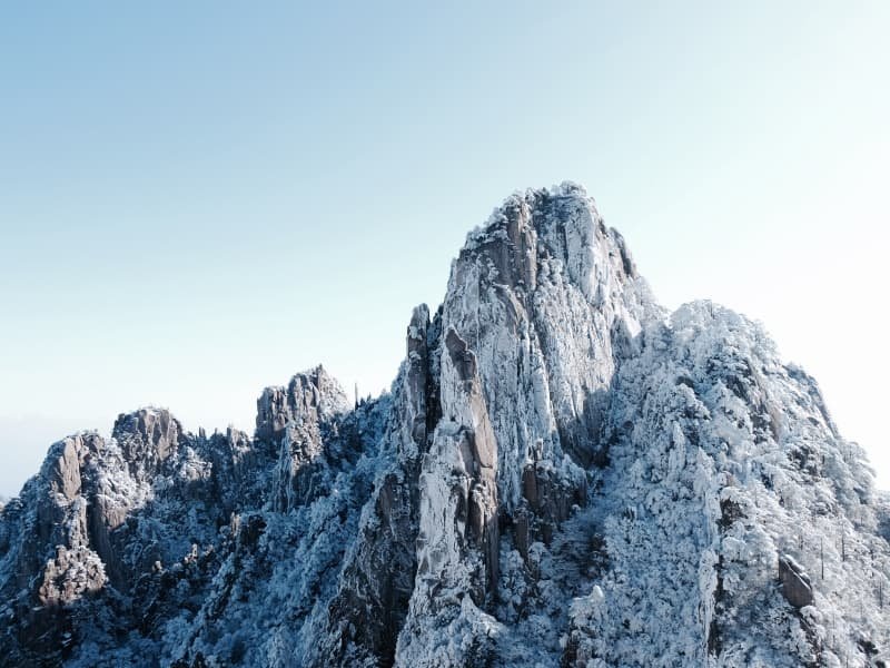 Huangshan travel guide classic Yellow Mountain granite peaks and pine trees viewpoint