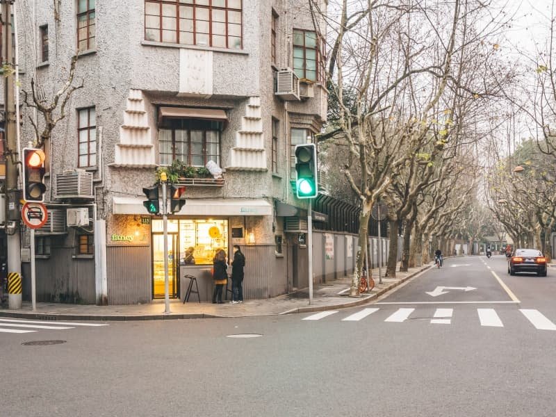 Where to Stay in Shanghai: Best Areas for First-Time Visitors 5 where to stay in Shanghai near Shanghai Disneyland - family-friendly hotels and early entry convenience