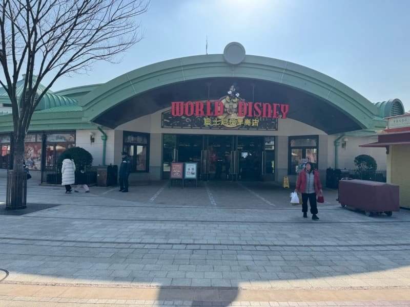 Disneytown near Shanghai Disneyland Resort shops and restaurants