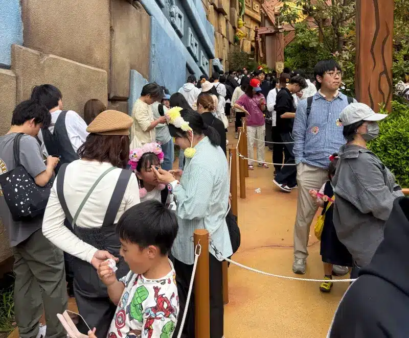 best time to visit shanghai disneyland crowd view