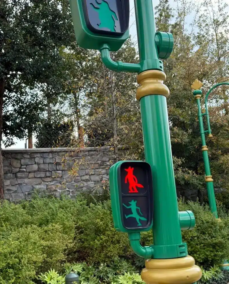 shanghai disney fastpass strategy map showing Tomorrowland and Fantasyland route